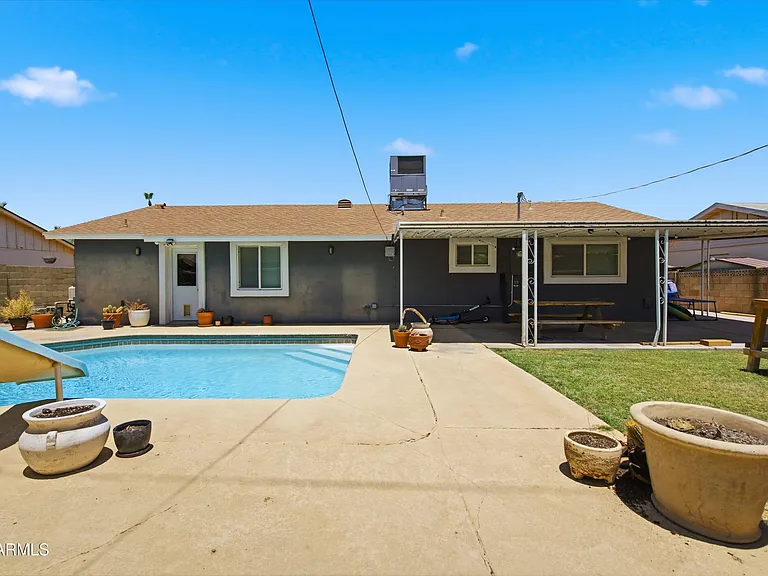 1015 E Marigold Ln — Photo 17