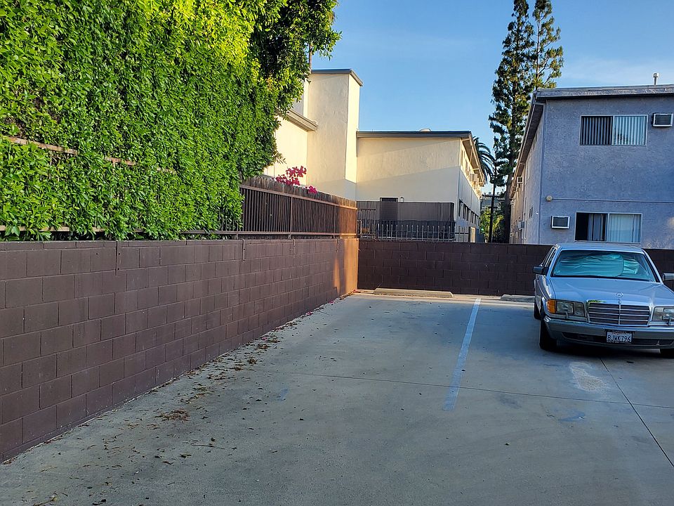 1st image of 11808 Hamlin St APT 1
