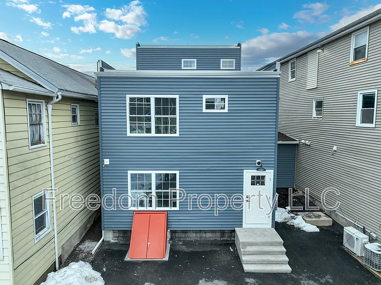 130 Center St #2 — Photo 15