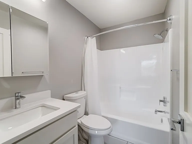 Chardon Place Apartments and Townhomes — Photo 15