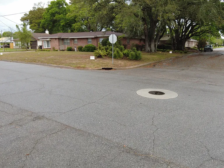 1230 E Leonard St — Photo 5