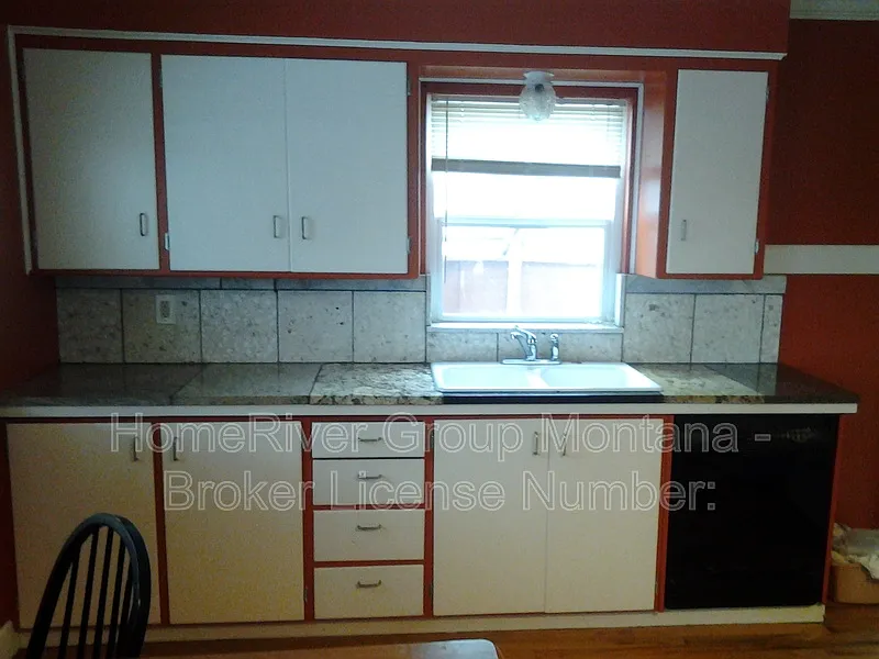 4 bed, 2.0 bath, 1720 sqft, $2,695 — Photo 3