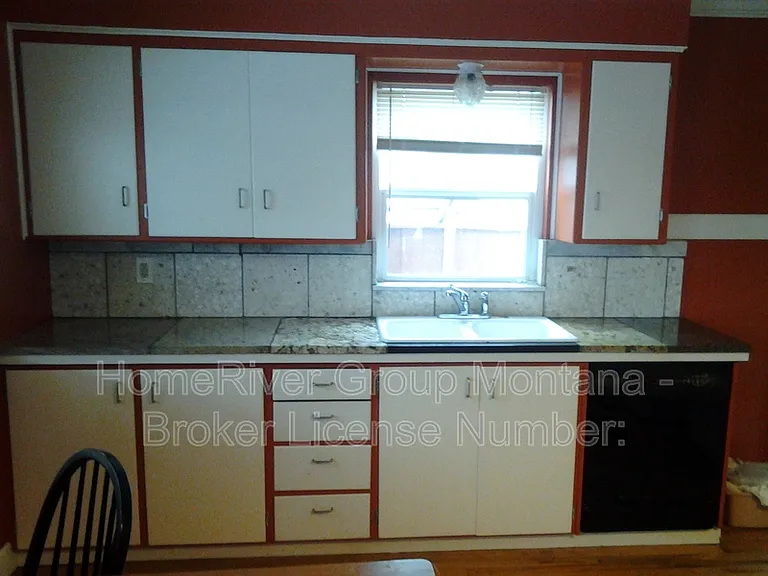 2623 S Higgins Ave — Photo 3