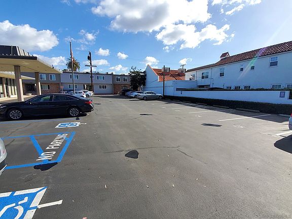 5th image of 7733 Girard Ave