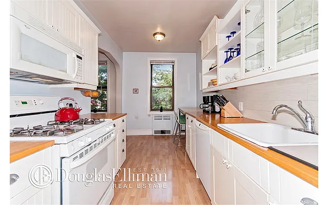 Sold by Douglas Elliman | media 18