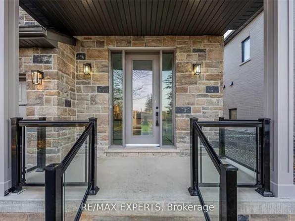 55 Muir Ave, Toronto, ON M9L 1H5