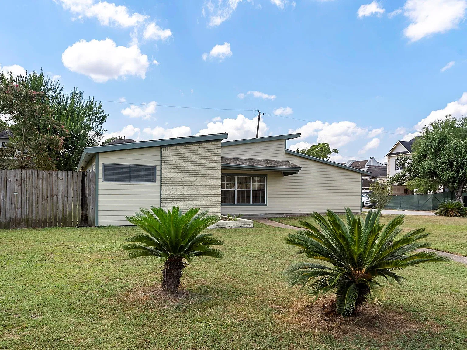 4 bed, 3.0 bath, 1892 sqft, $2,500 — Photo 3