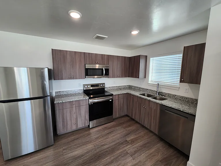6136 Freedom Apt 4 - 5_04072025