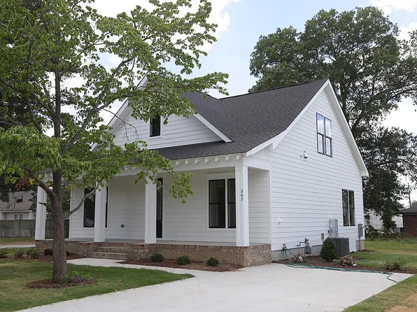 207 W Harnett St, Dunn, NC 28334