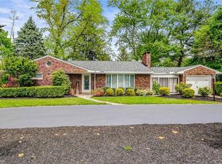 1731 Beaver Grade Rd, Coraopolis, PA 15108