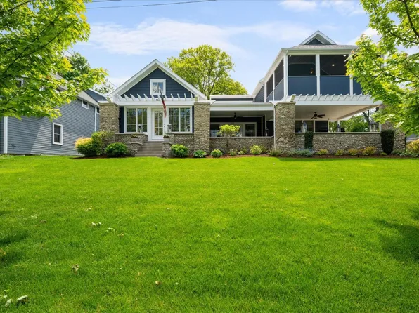 910 E 3rd St, Lakeside Marblehead, OH 43440