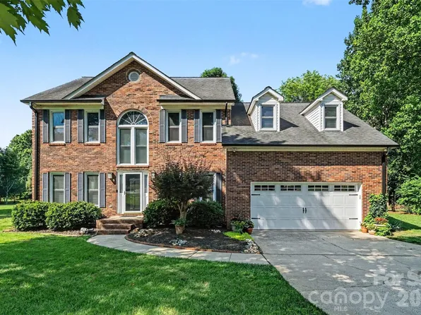 10010 Drawbridge Dr, Charlotte, NC 28215