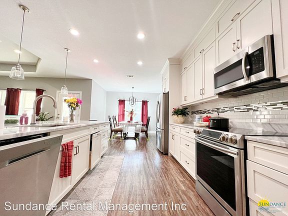 3rd image of 2428 Sherwood Dr
