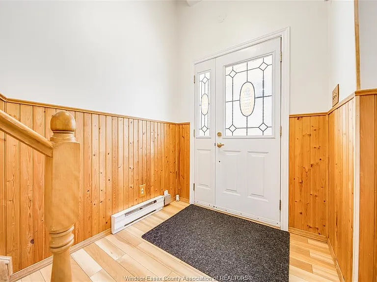 1229 Arncliffe Pl — Photo 4