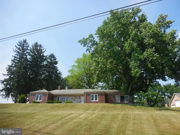 204 W Main St, Fredericksburg, PA 17026