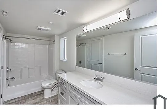 1315 W Florence Ave — Photo 7