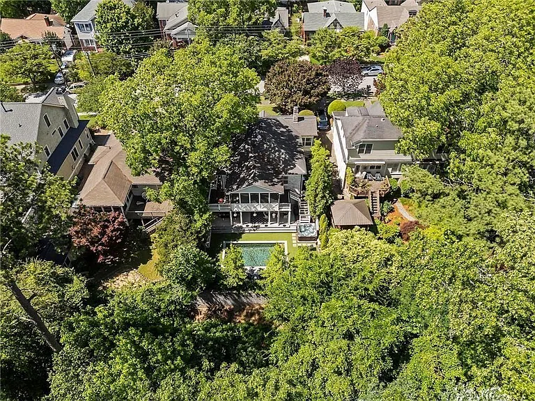 663 Yorkshire Rd NE — Photo 7