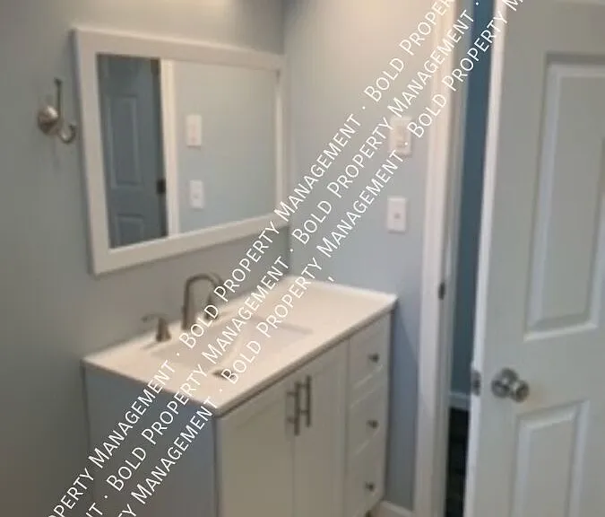 910 Walnut St #1 — Photo 8