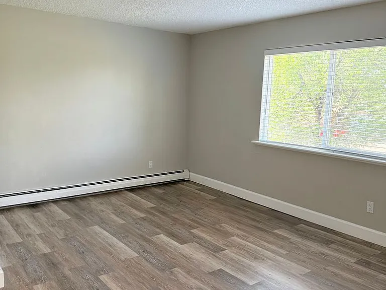 Cottonwood Creek Apartments — Photo 31