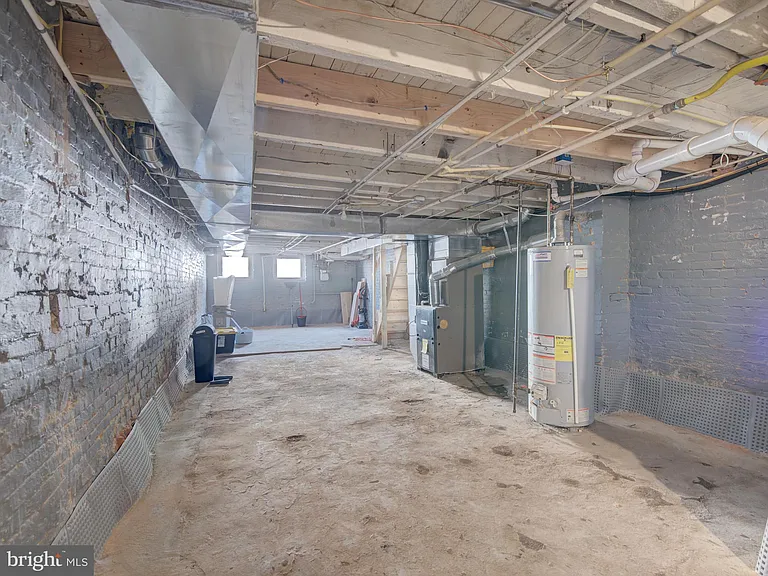 2621 E Oliver St — Photo 47