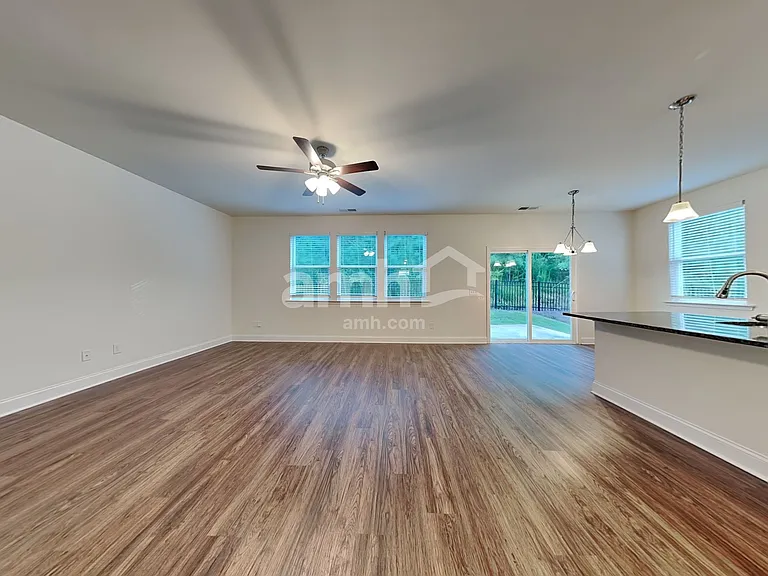 1120 Ashlyn Ct — Photo 6