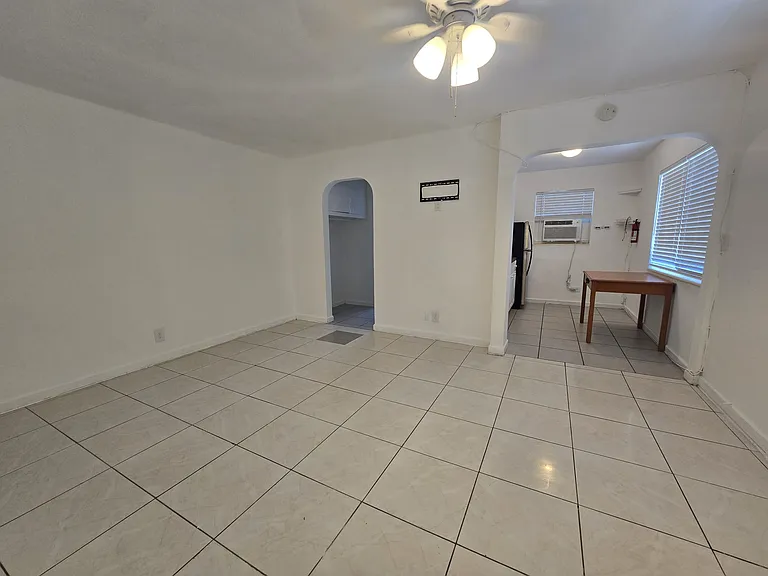 2305 Monroe St #5 — Photo 4