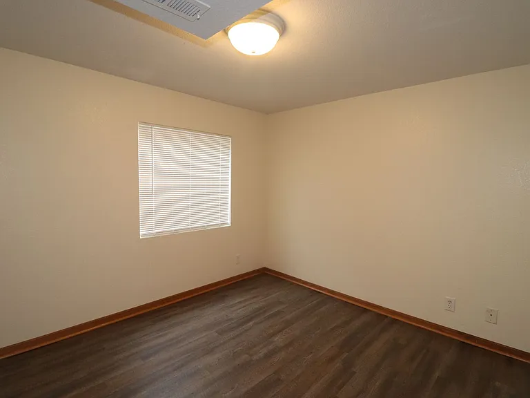 2120 Thompson Dr — Photo 31