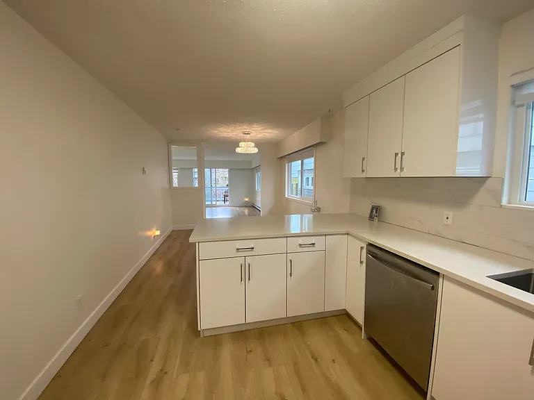 832 Habgood St — Photo 25