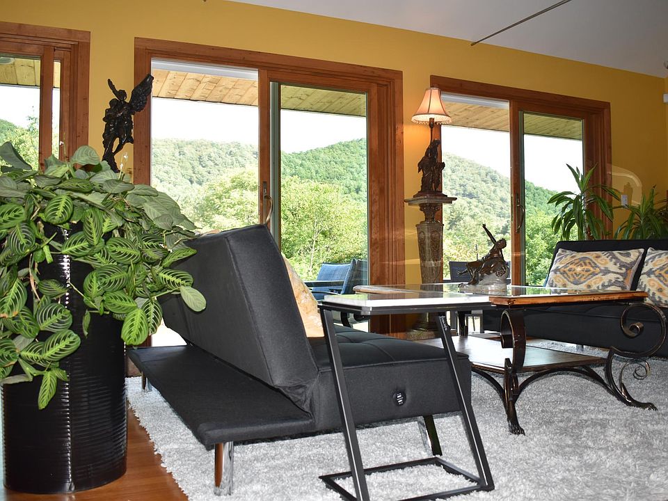 Mountain View Entertainment Area