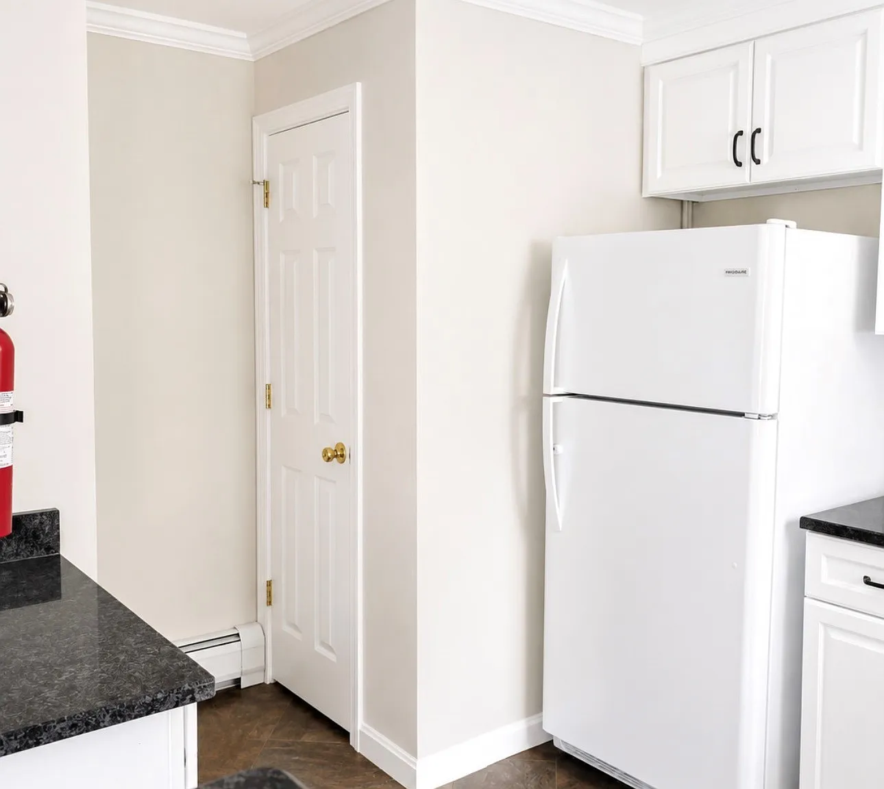 4 bed, 1.5 bath, 1620 sqft, $3,200 — Photo 2