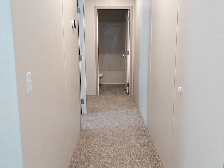 1600 N Willis Dr — Photo 32