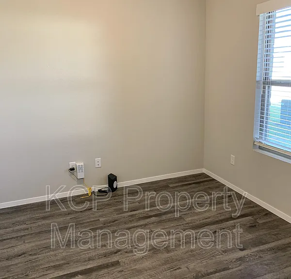 1127 S Kingfisher Ln — Photo 4