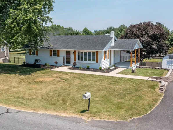 1706 Lakeshore Dr, Pennsburg, PA 18073