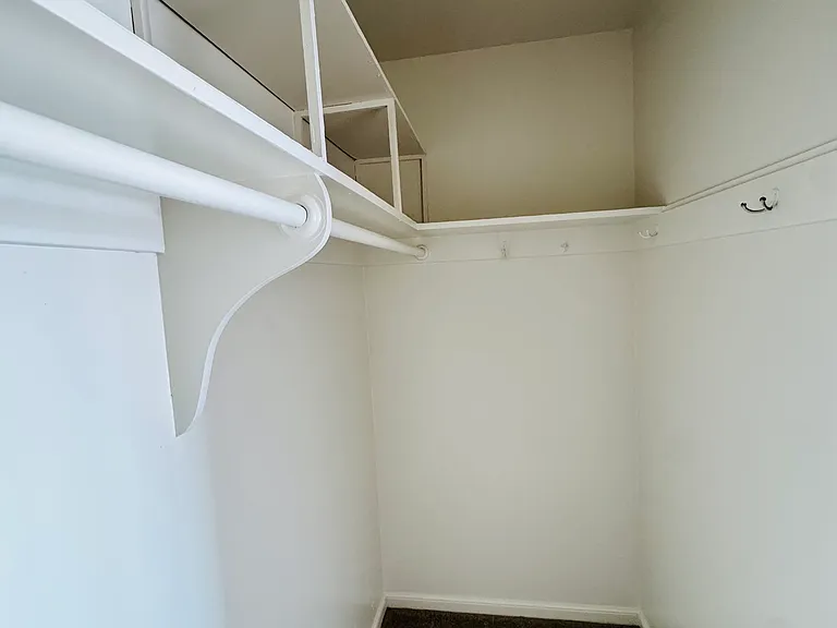 27-29 Iris Ave — Photo 15