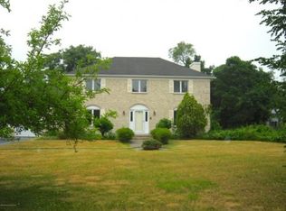 32 Green Meadow Dr, Tinton Falls, NJ