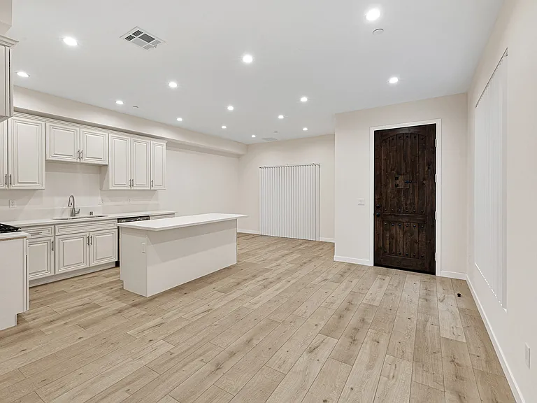 569 E Cypress Ave — Photo 4