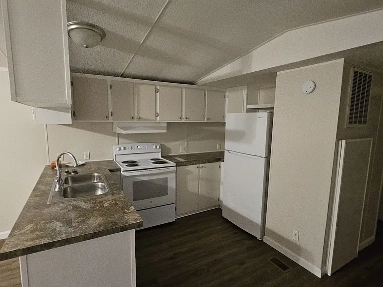 4175 Hyview Ln — Photo 9