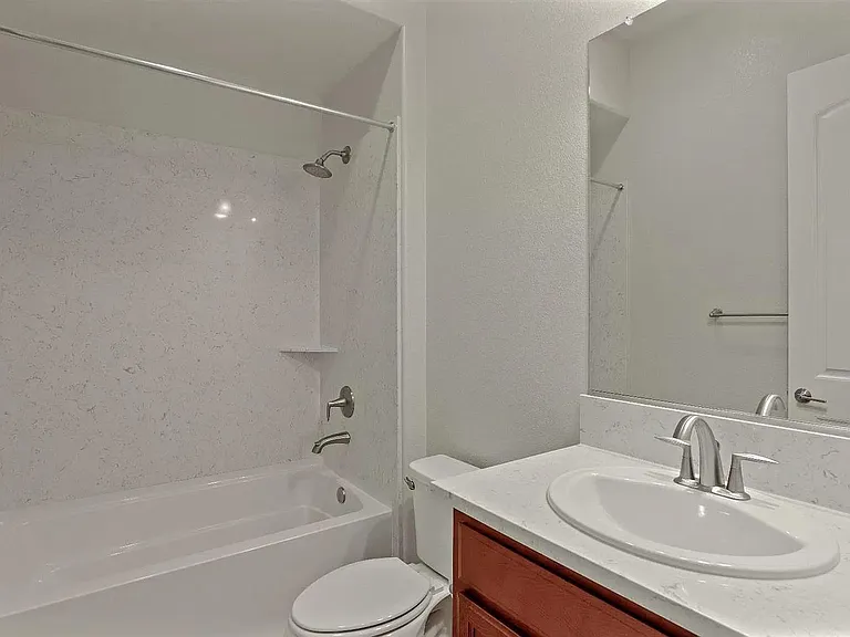 989 Hayman St — Photo 24