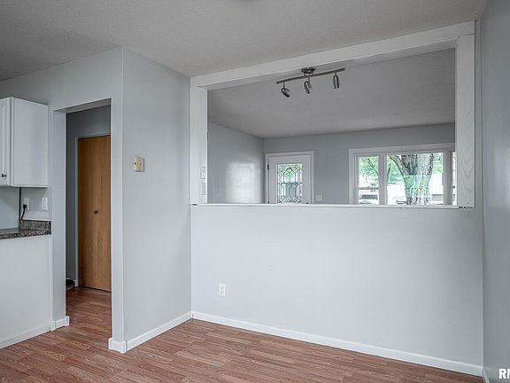 5th image of 325 W 61st Pl