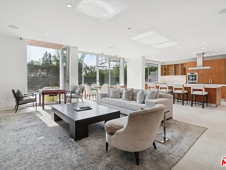1232 Sunset Plaza Dr — Photo 16