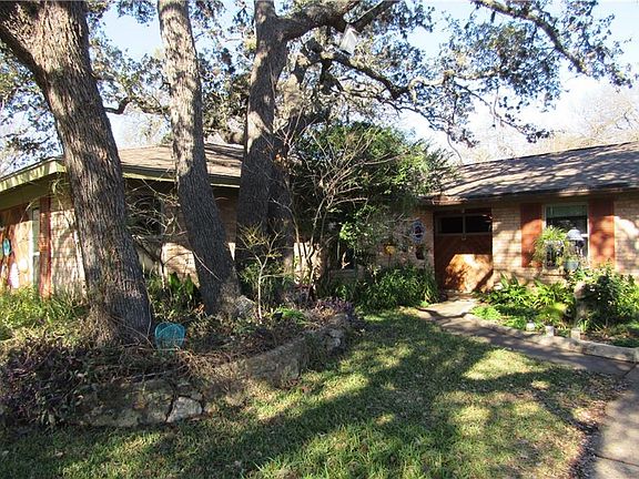 3rd image of 2902 Oaklane Dr