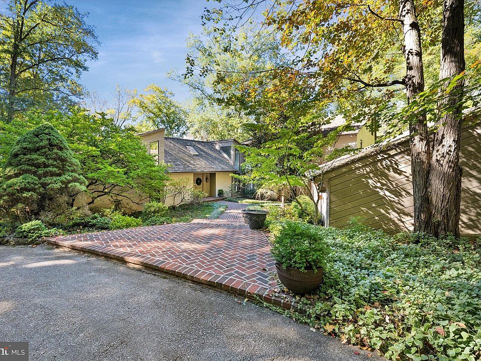 1st image of 6 Carriage Rd