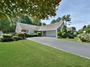 69 Joyce Ln, Woodbury, NY 11797