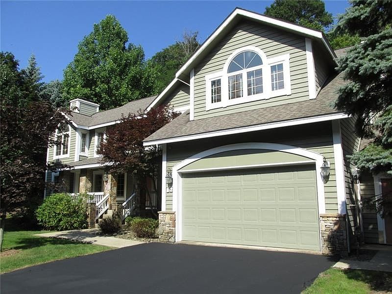 This single family home is an incredible opportunity that offers great space with 4 bedrooms, 4.5 baths & an integral 2 car gara