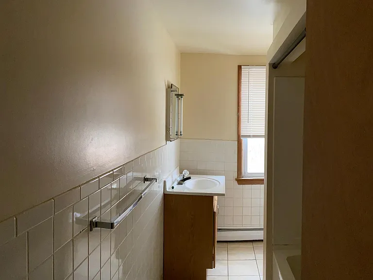 102 W Union St #DOWNSTAIRS — Photo 5