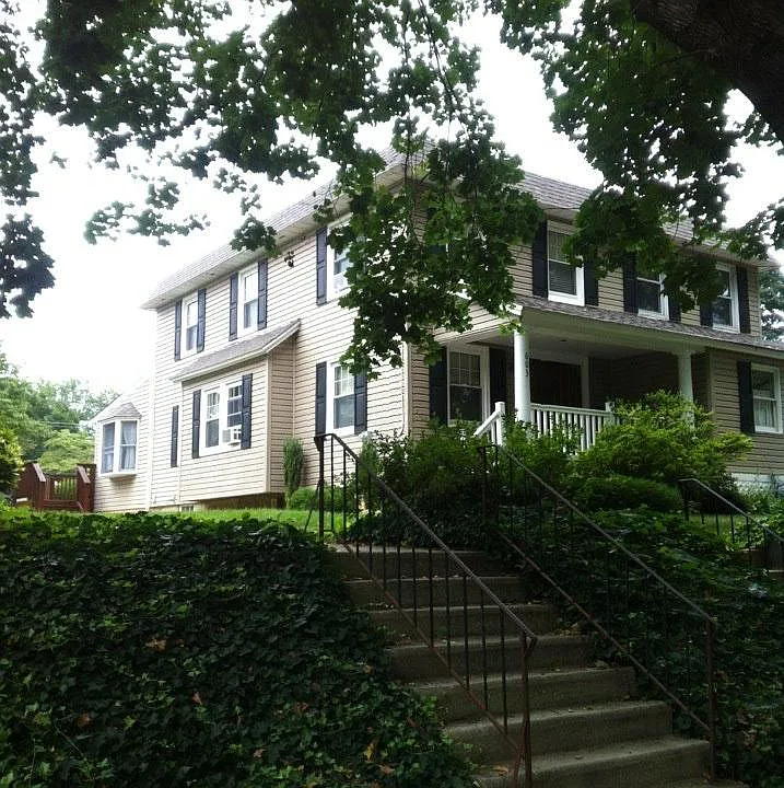 603 Sharpless St
