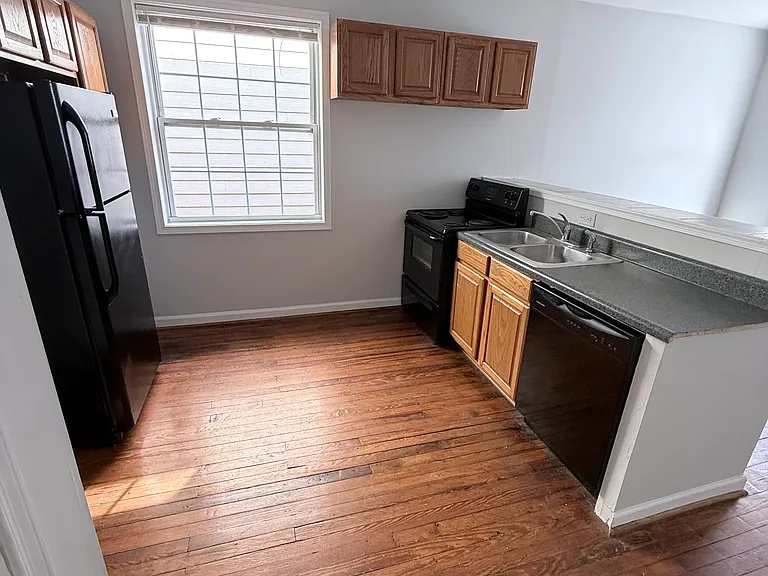 712 Kinney St #3 — Photo 4