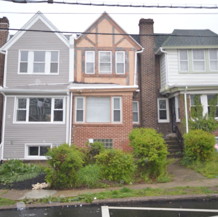 1st image of 402 E Upsal St