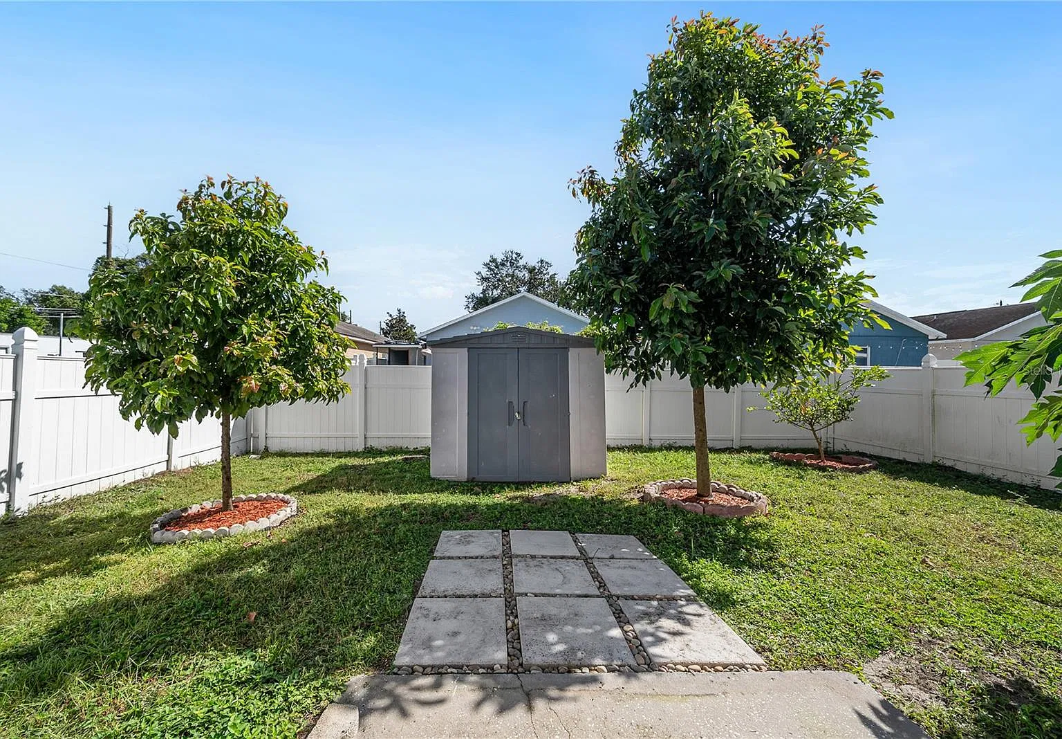 3 bed, 2.0 bath, 1075 sqft, $2,500 — Photo 3