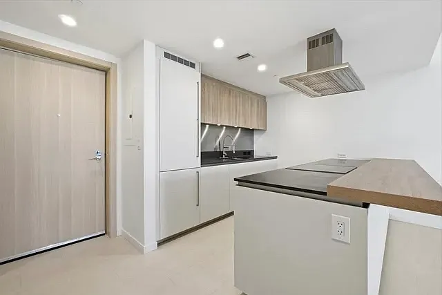1 bed, 1.5 bath, 1087 sqft, $4,600 — Photo 2